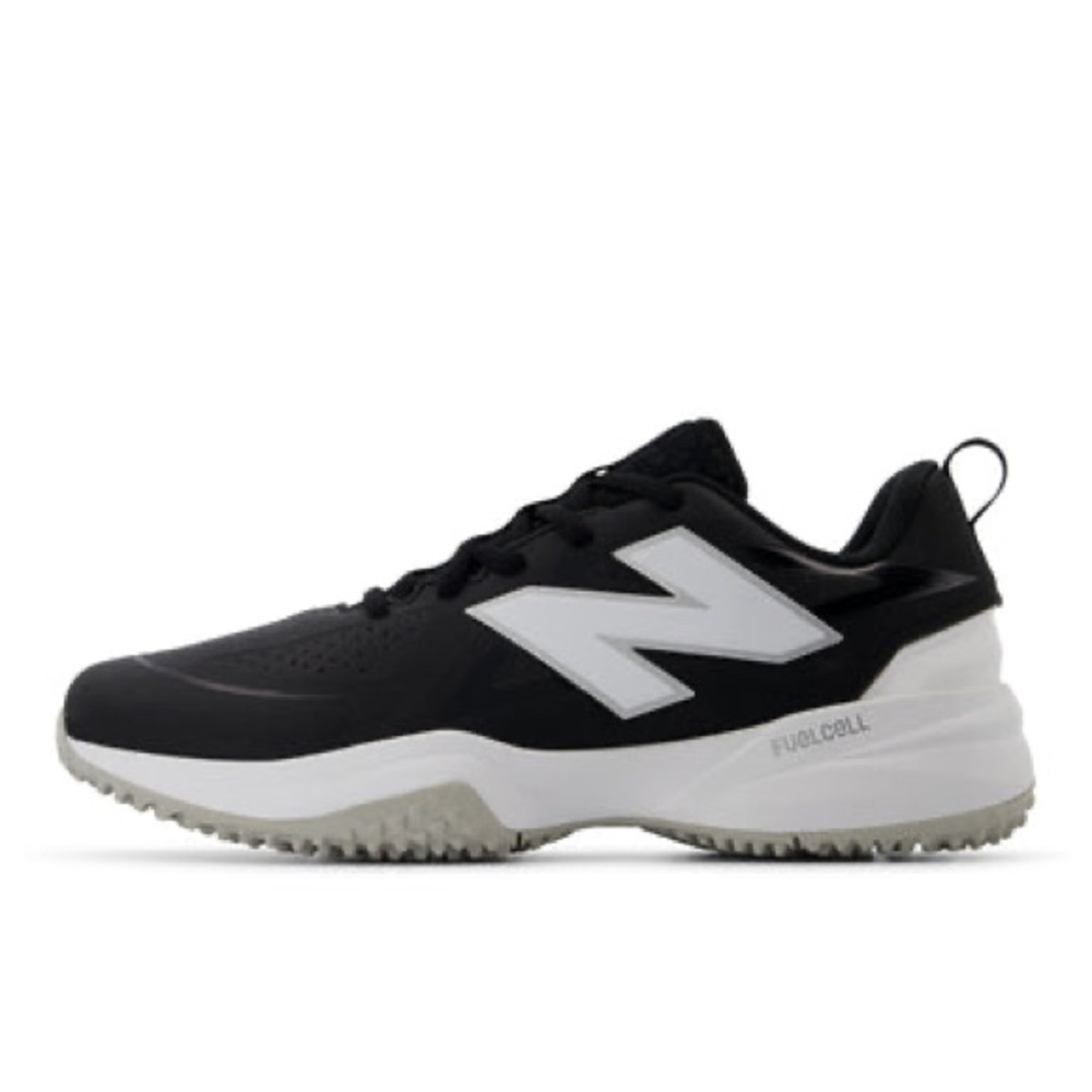 New in Box! New Balance FUSEv5 Womens Fastpitch Turf Shoes! Women’s 8.5!